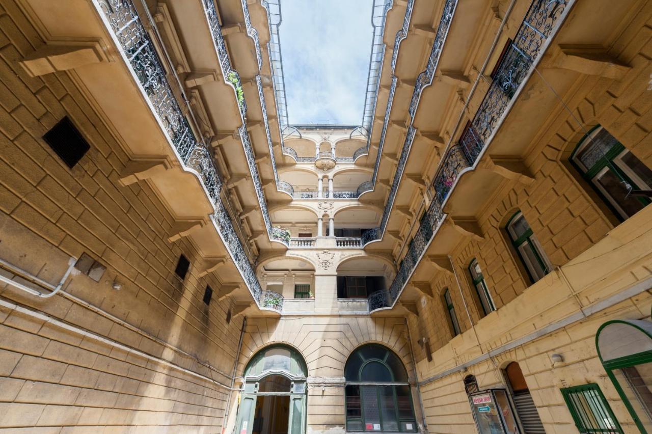 Central Seven Erzsebet Krt Budapest Exterior photo